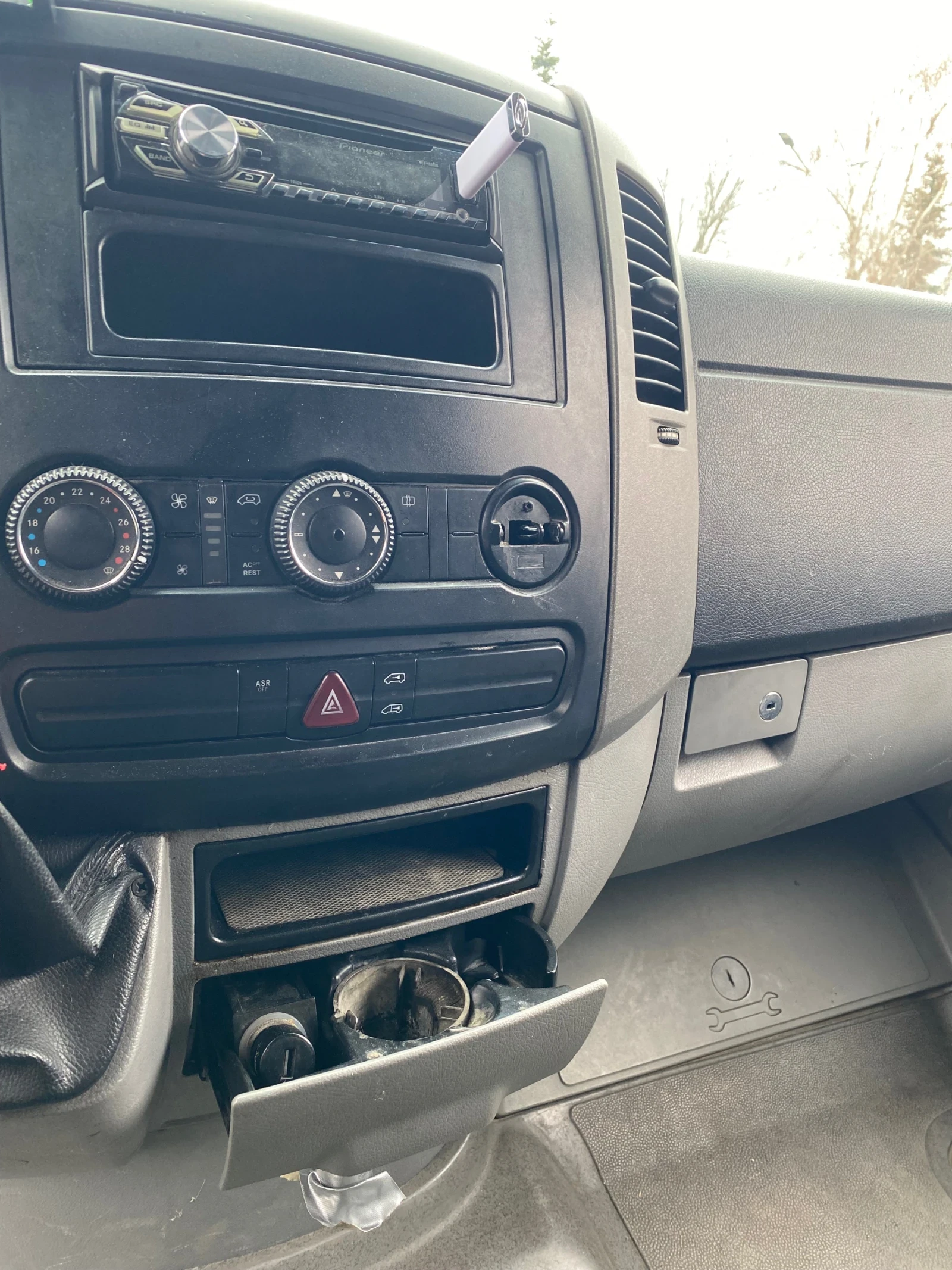 Mercedes-Benz Sprinter 318, снимка 6 - Бусове и автобуси - 54030995