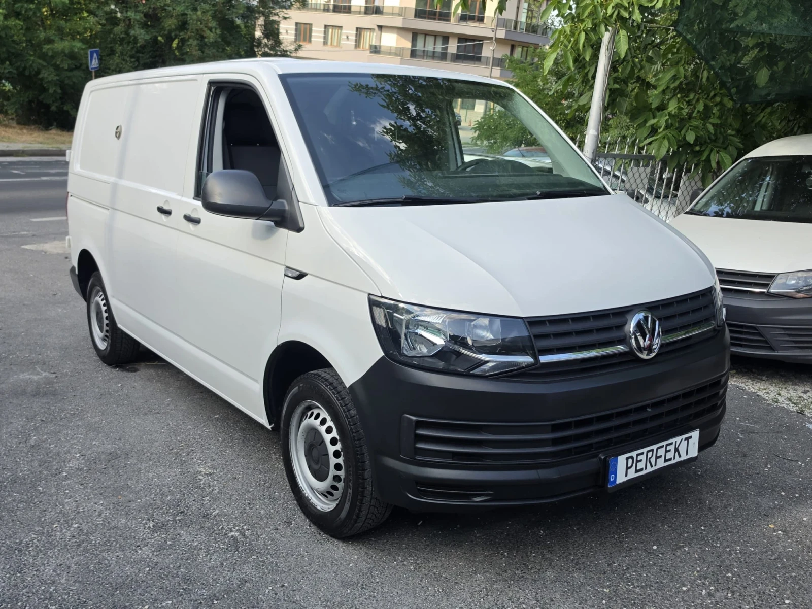 VW Transporter 2.0TDI* KATO NOVA, снимка 3 - Бусове и автобуси - 55375681