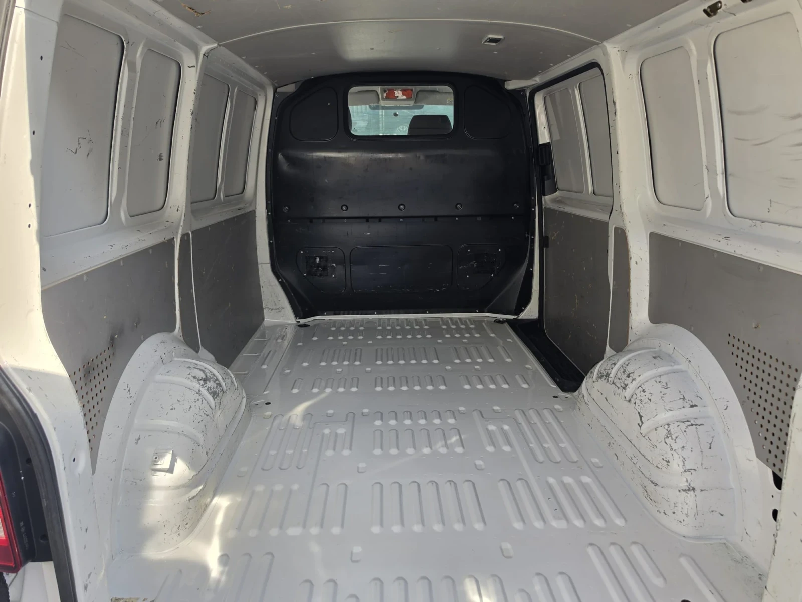VW Transporter 2.0TDI* KATO NOVA, снимка 11 - Бусове и автобуси - 55375681