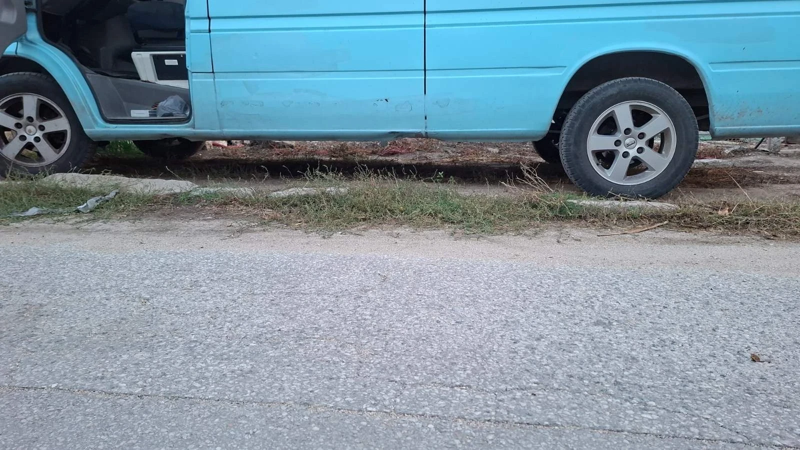 VW Lt 2.5. 109kc, снимка 3 - Бусове и автобуси - 56345273