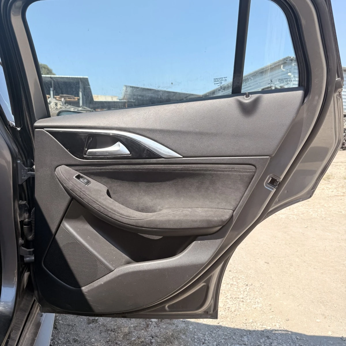 Кора на задна дясна врата Infiniti Q30 2016 82900-5DA0A