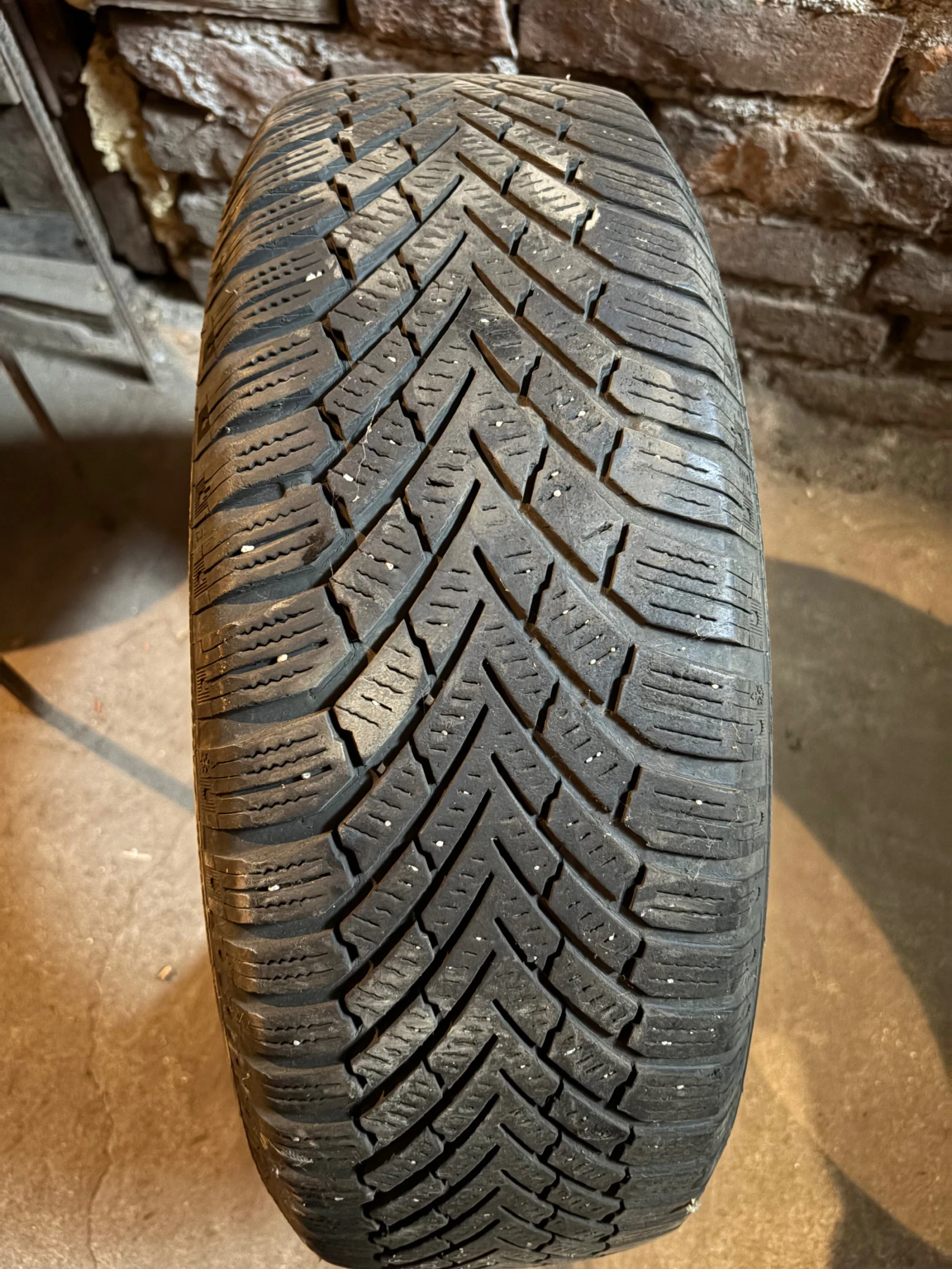 Гуми Зимни 195/65R15, снимка 2 - Гуми и джанти - 54345638