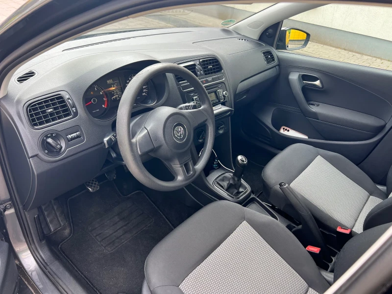 VW Polo Polo, снимка 10 - Автомобили и джипове - 47135720