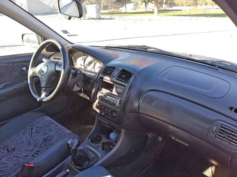 Mazda 323 F 2.0, снимка 5 - Автомобили и джипове - 48266686