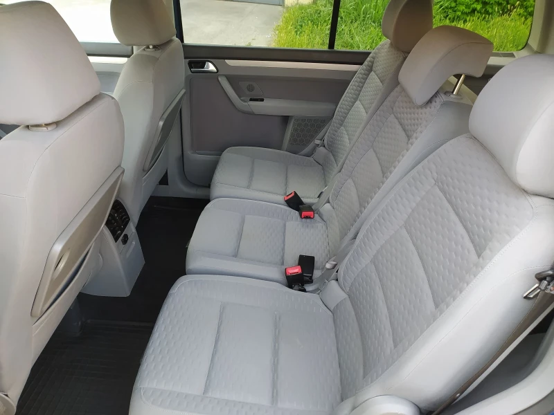 VW Touran 1.4 Turbo 6+ 1 TRENDLINE , снимка 14 - Автомобили и джипове - 51156634