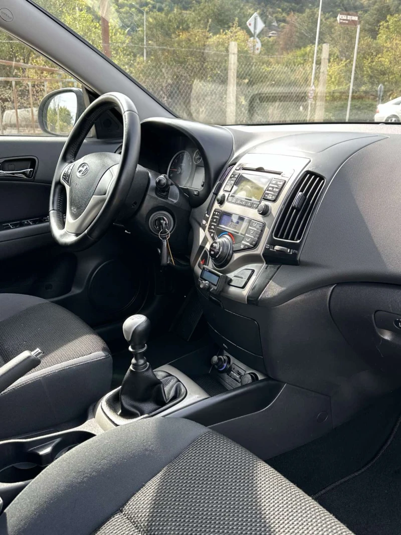 Hyundai I30 1.6i * Facelift* * Business* , снимка 9 - Автомобили и джипове - 53005923