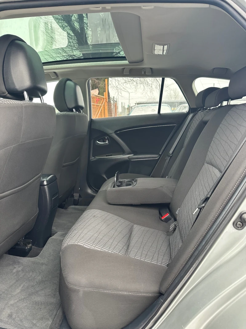 Toyota Avensis 2.0 D-4D, снимка 6 - Автомобили и джипове - 53235861