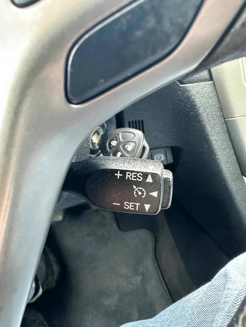 Toyota Avensis 2.0 D-4D, снимка 11 - Автомобили и джипове - 53235861