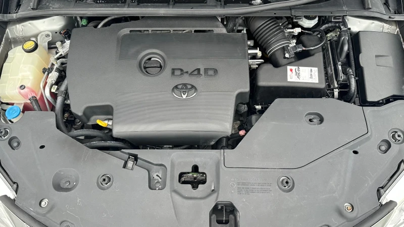 Toyota Avensis 2.0 D-4D, снимка 14 - Автомобили и джипове - 53235861