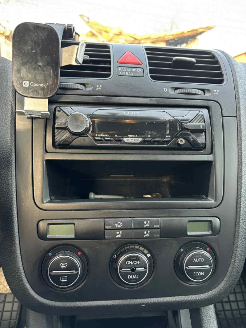 VW Golf 1.6, снимка 7 - Автомобили и джипове - 53513322