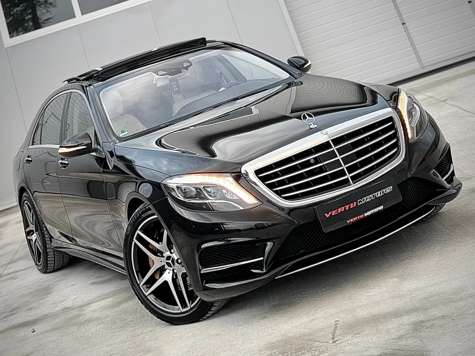 Mercedes-Benz S 500 EXCLUSIVE AMG / 3xTV / CHAUFFEUR / PANO / 4MATIC - изображение 4