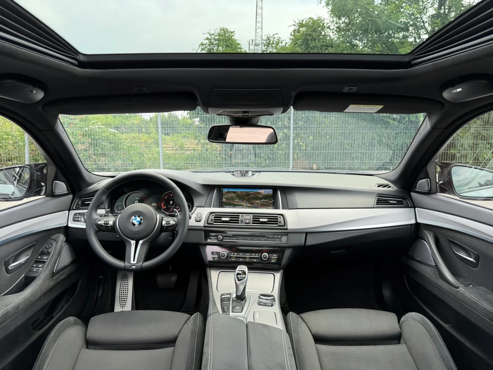 BMW 525 M* xDrive* FACE* B&O* Панорама* Full LED* 20-ки - изображение 10