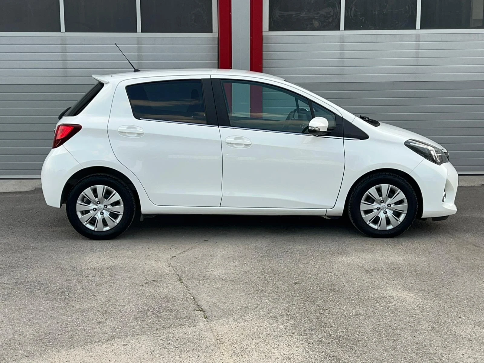 Toyota Yaris 1.4D-4D NAVI KAMERA 6-СКОРОСТИ EVRO 5B ЛИЗИНГ!!! - изображение 7