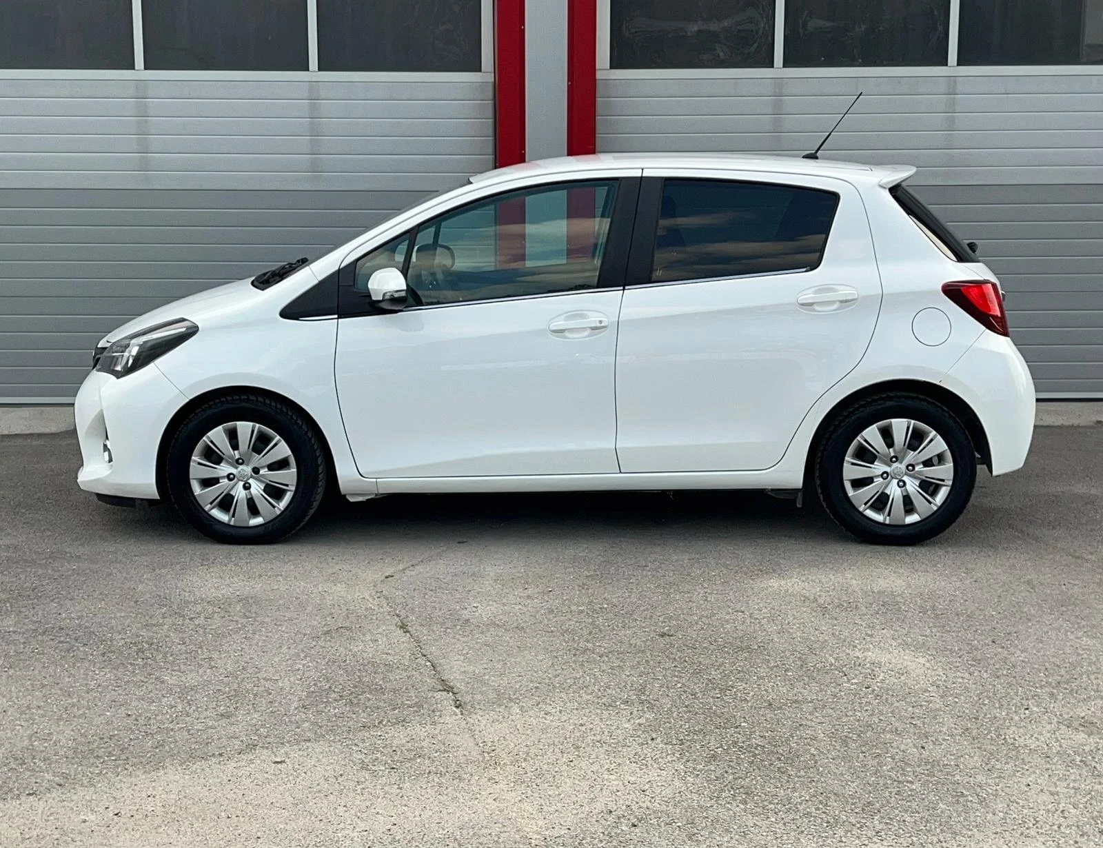 Toyota Yaris 1.4D-4D NAVI KAMERA 6-СКОРОСТИ EVRO 5B ЛИЗИНГ!!! - изображение 6
