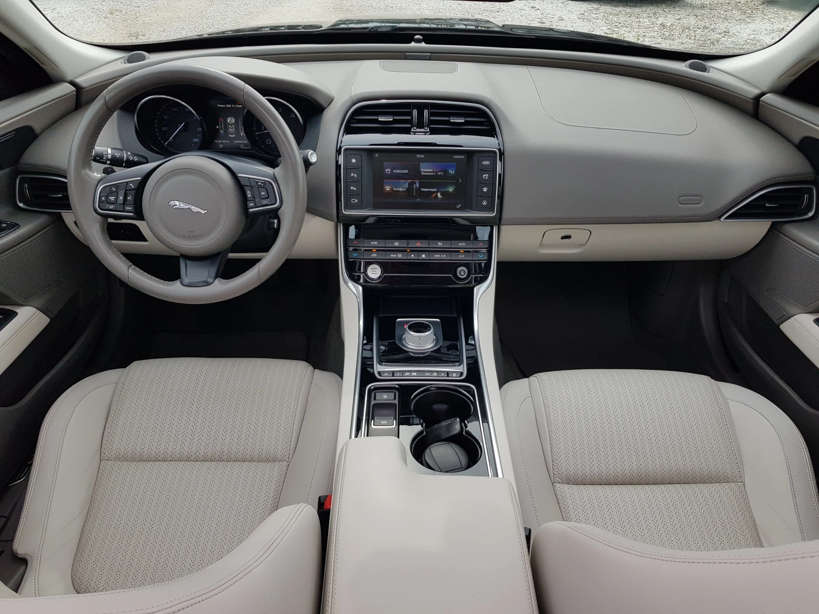 Jaguar XE 2.0D-180 .. EURO 6B 163 542   | Mobile.bg   10