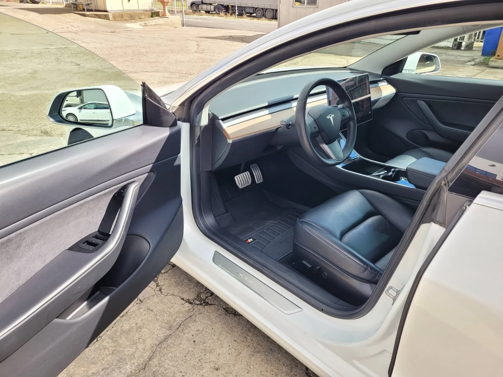 Tesla Model 3, снимка 4 - Автомобили и джипове - 54092308