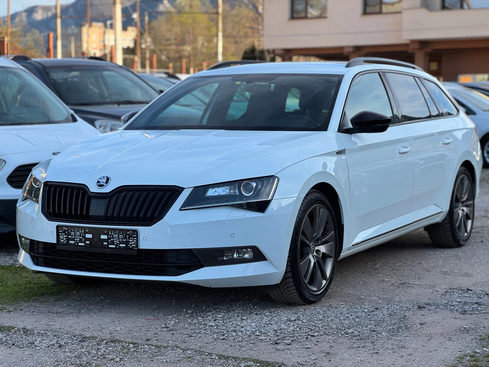 Skoda Superb 2.0TDI* Sport Line* DSG, снимка 2 - Автомобили и джипове - 54117761