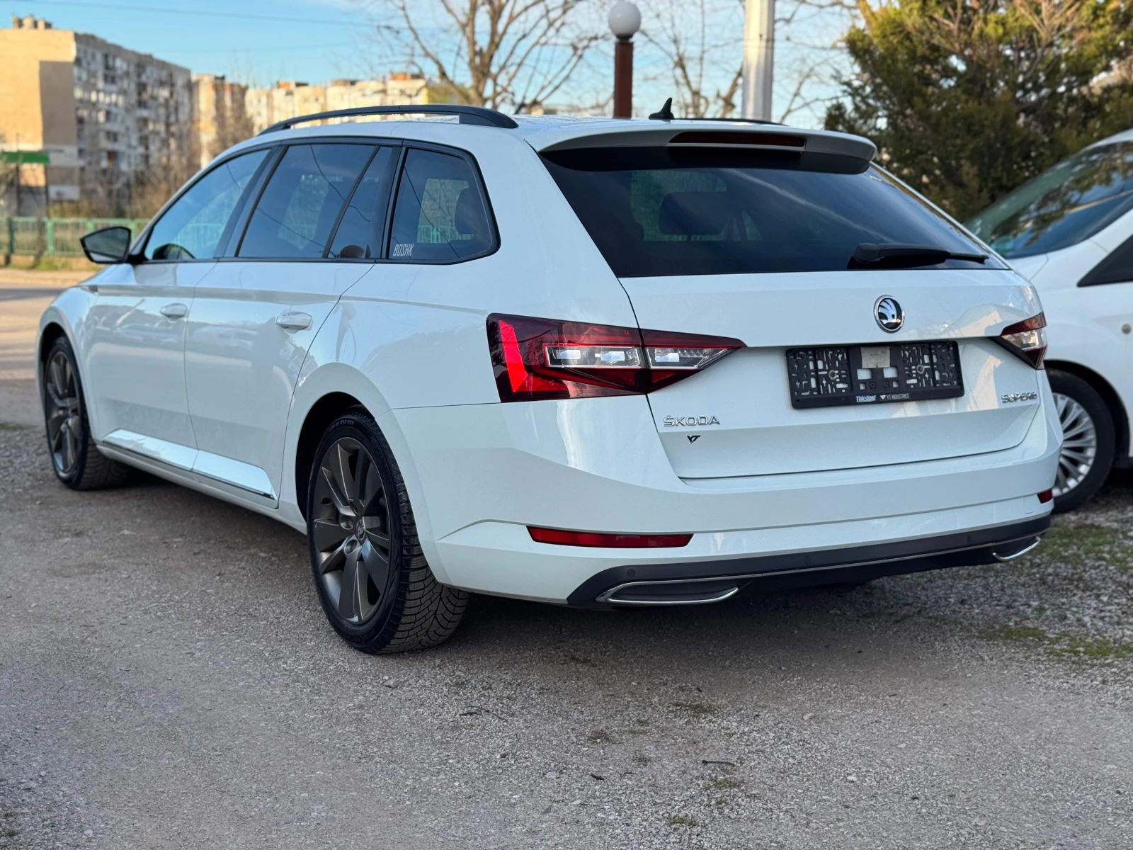 Skoda Superb 2.0TDI* Sport Line* DSG, снимка 5 - Автомобили и джипове - 54117761