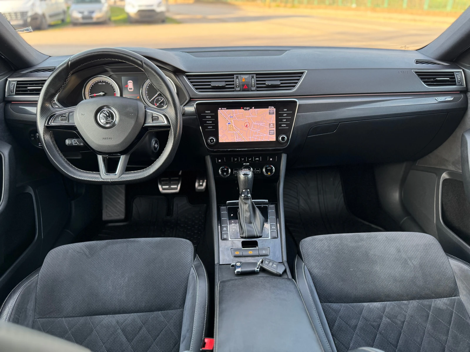 Skoda Superb 2.0TDI* Sport Line* DSG, снимка 13 - Автомобили и джипове - 54117761