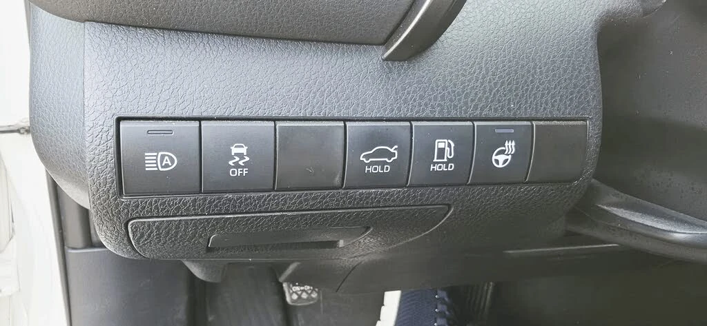 Toyota Camry SE FWD АвтоКредит  (ЦЕНА ДО БГ), снимка 8 - Автомобили и джипове - 54119051