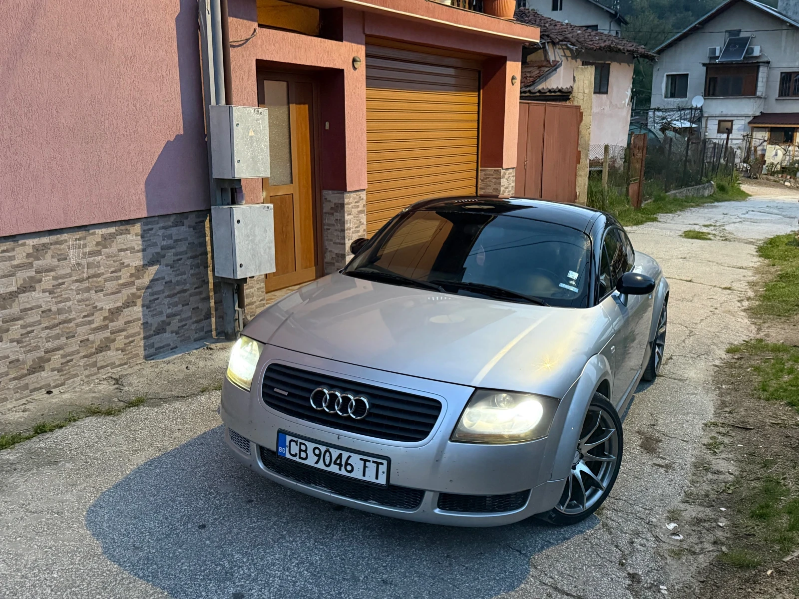 Audi Tt 1.8t 350kc, снимка 7 - Автомобили и джипове - 54334601