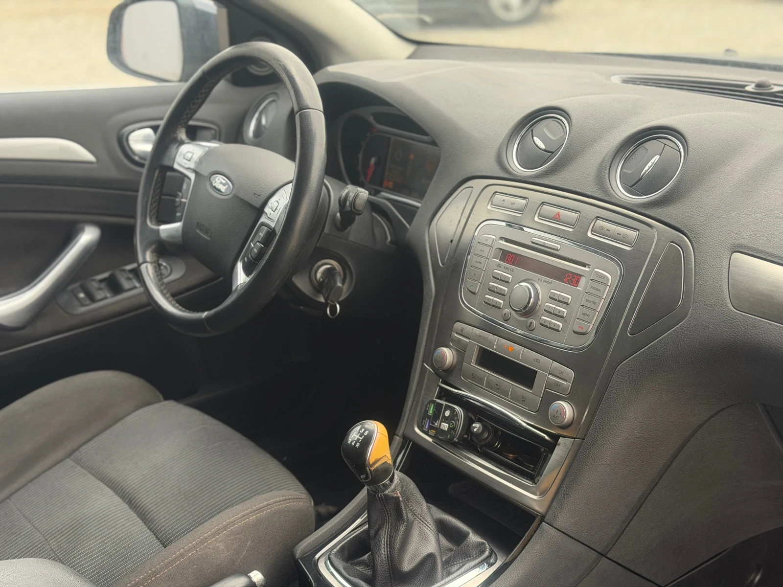 Ford Mondeo 2.0i/ Уникат / Замяна / Лизинг, снимка 9 - Автомобили и джипове - 54455424
