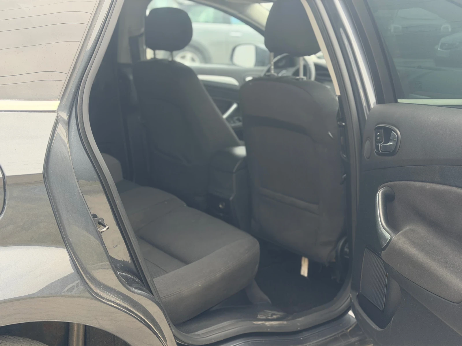 Ford Mondeo 2.0i/ Уникат / Замяна / Лизинг, снимка 8 - Автомобили и джипове - 54455424
