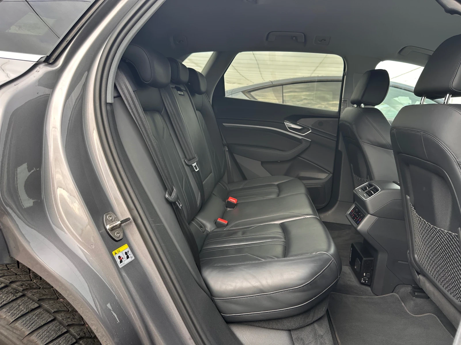 Audi E-Tron 55 408ks 95kw SPORTBACK, снимка 11 - Автомобили и джипове - 54638726