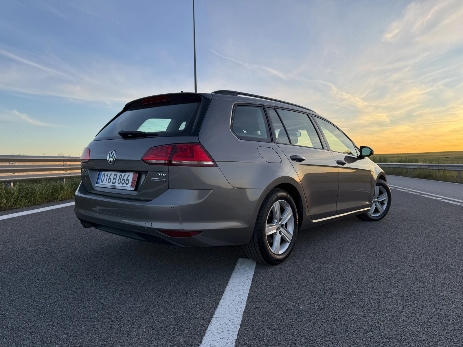 VW Golf 1.6TDI РЪЧКА, ПОДГРЕВ, СТАРТ СТОП110hp, снимка 2 - Автомобили и джипове - 54715498