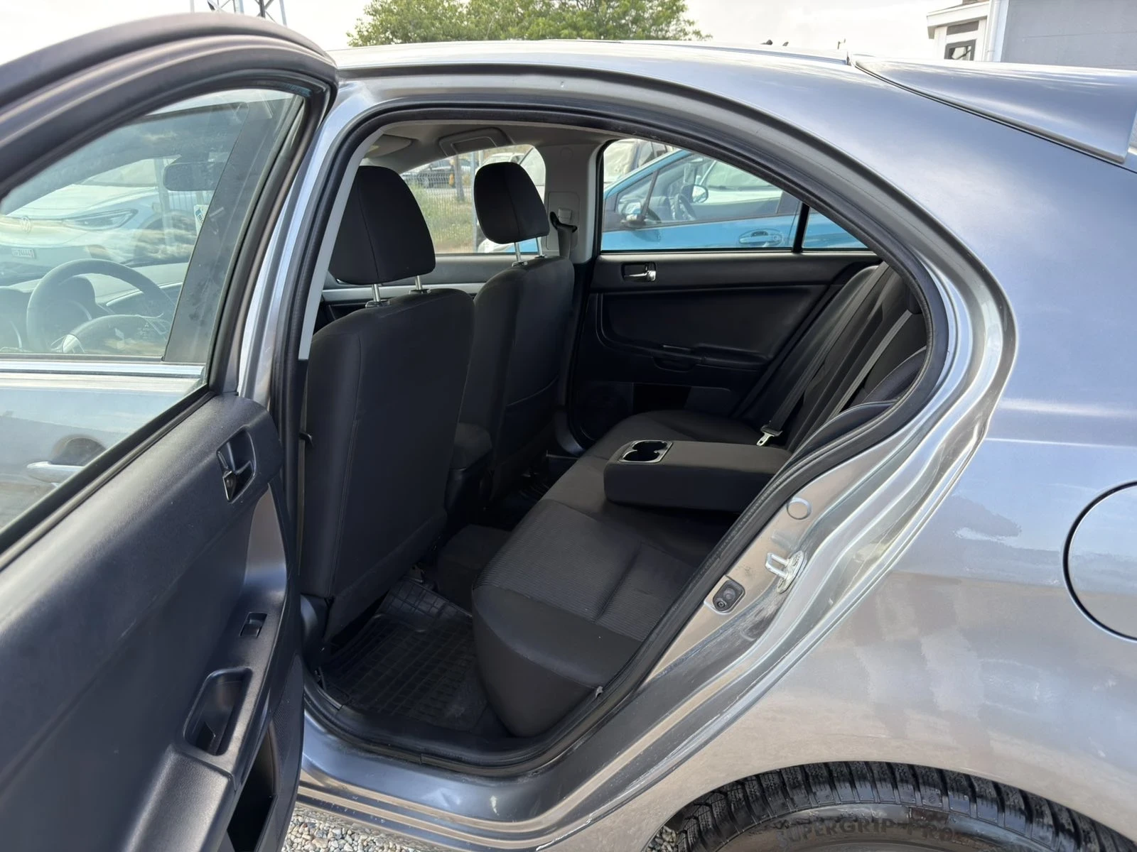 Mitsubishi Lancer 1.8i Automat, снимка 14 - Автомобили и джипове - 55190501