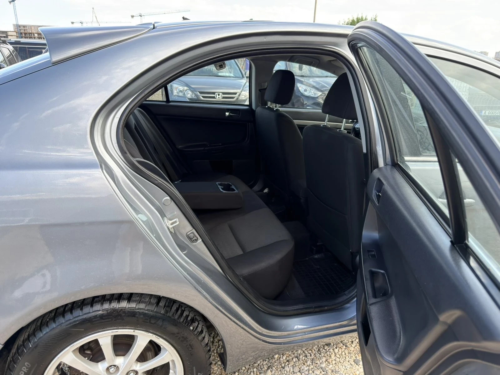 Mitsubishi Lancer 1.8i Automat, снимка 15 - Автомобили и джипове - 55190501