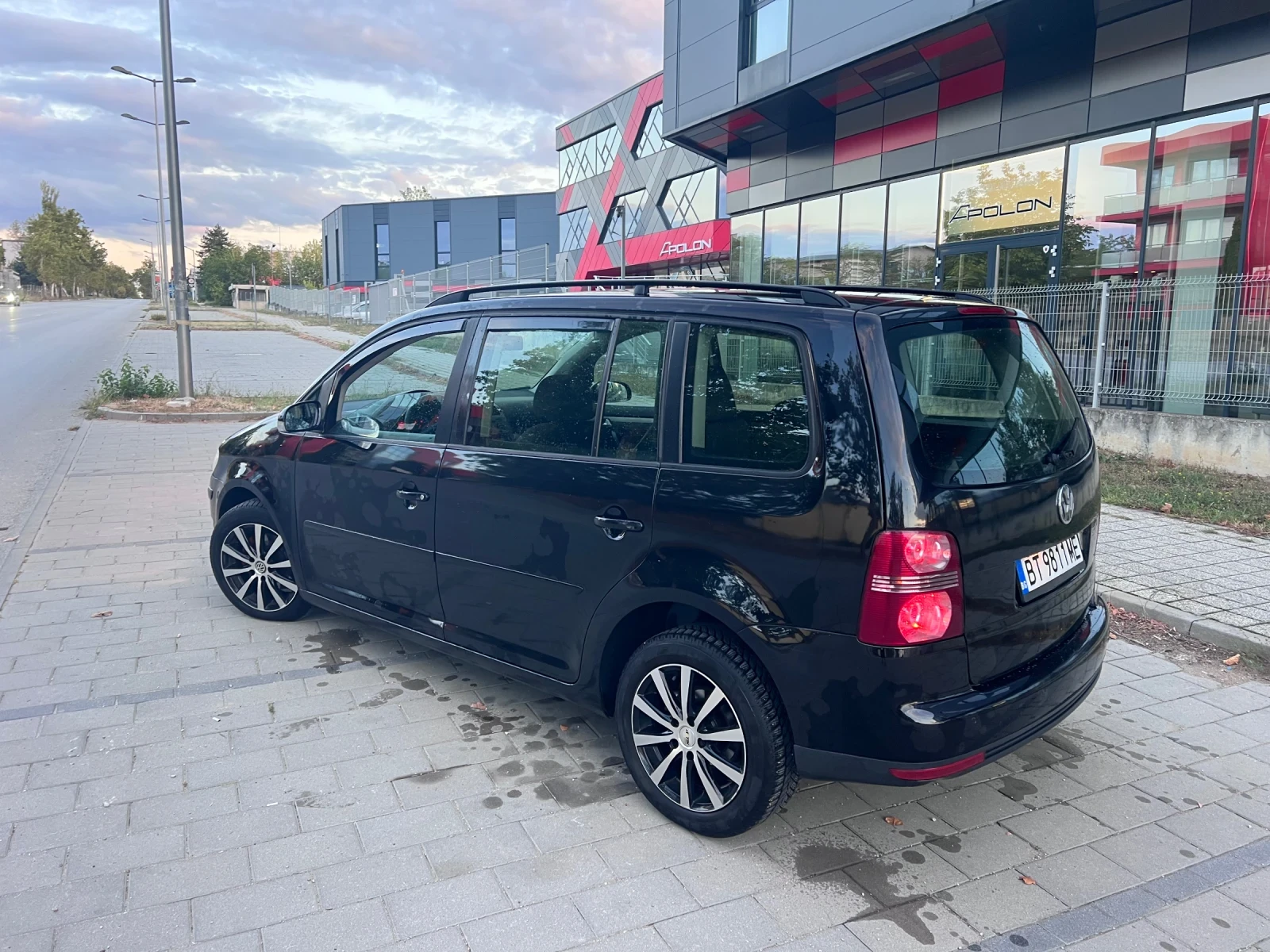 VW Touran 2.0Tdi, снимка 4 - Автомобили и джипове - 56088963