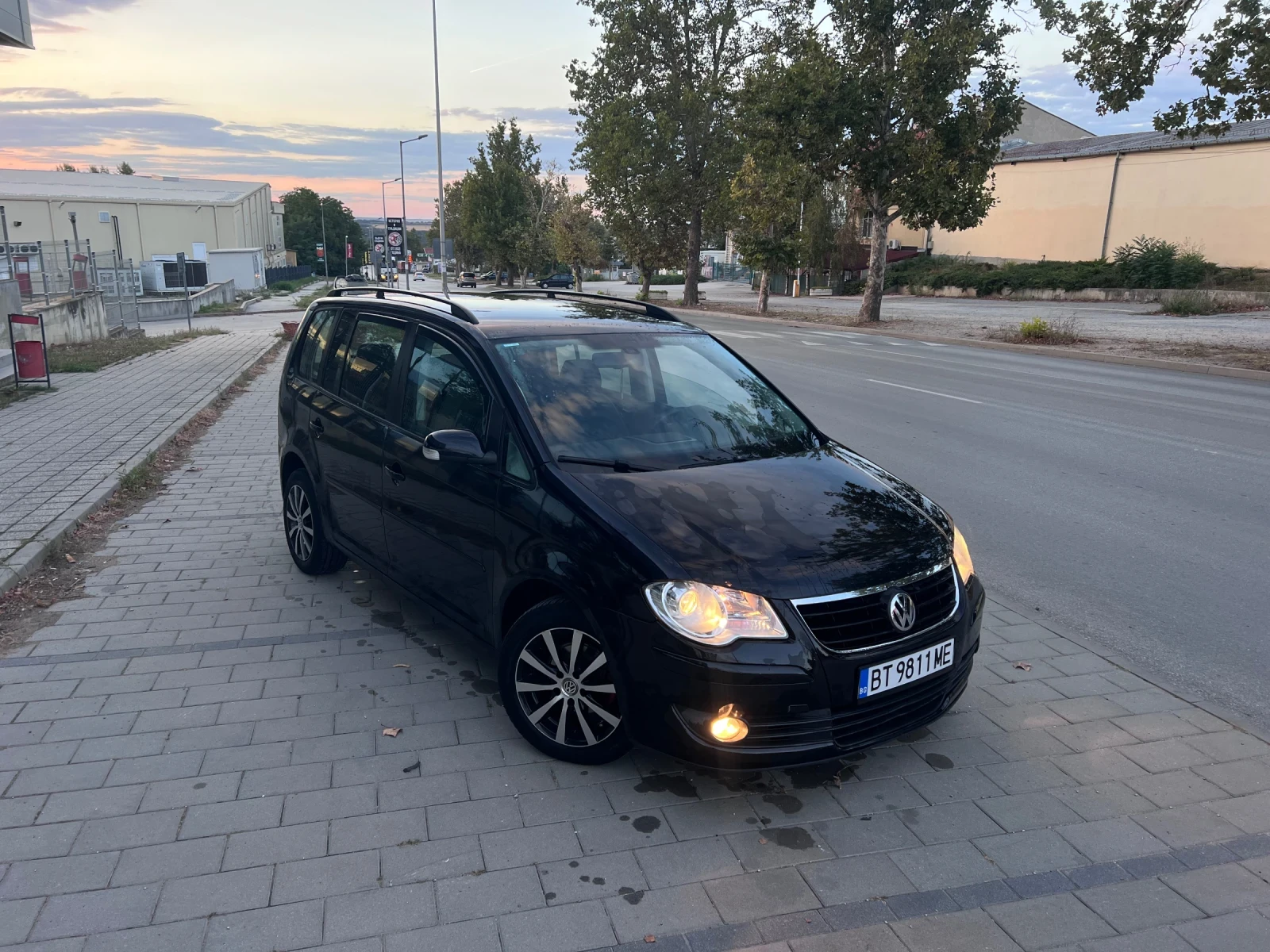 VW Touran 2.0Tdi, снимка 3 - Автомобили и джипове - 56088963