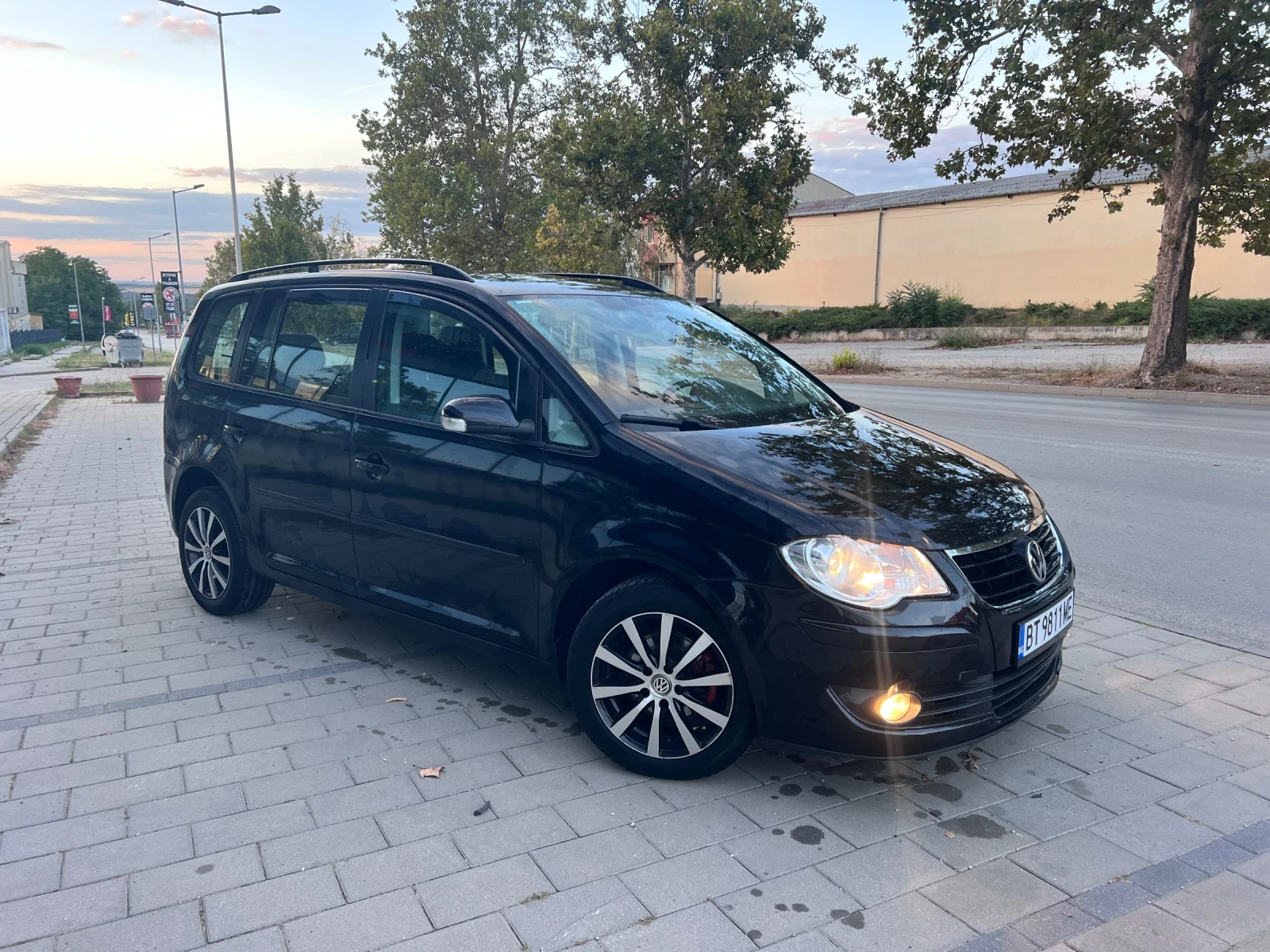 VW Touran 2.0Tdi, снимка 6 - Автомобили и джипове - 56088963