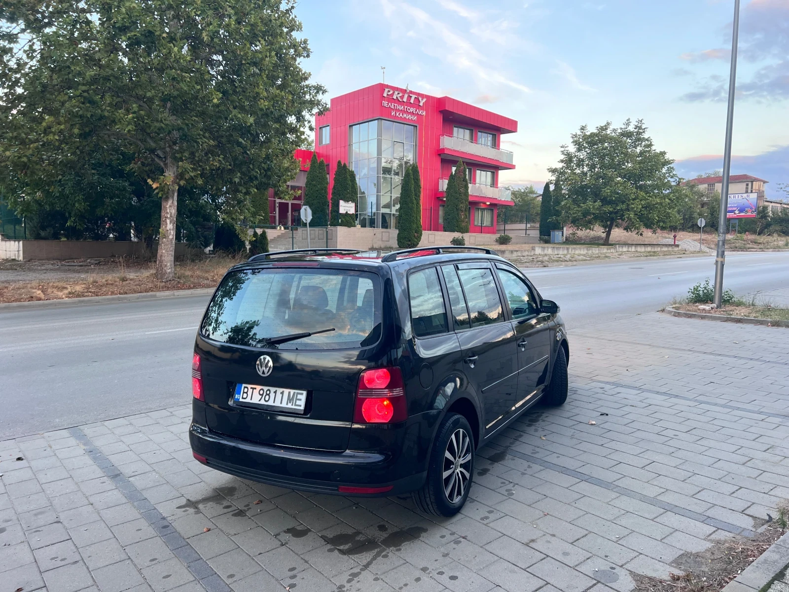 VW Touran 2.0Tdi, снимка 5 - Автомобили и джипове - 56088963