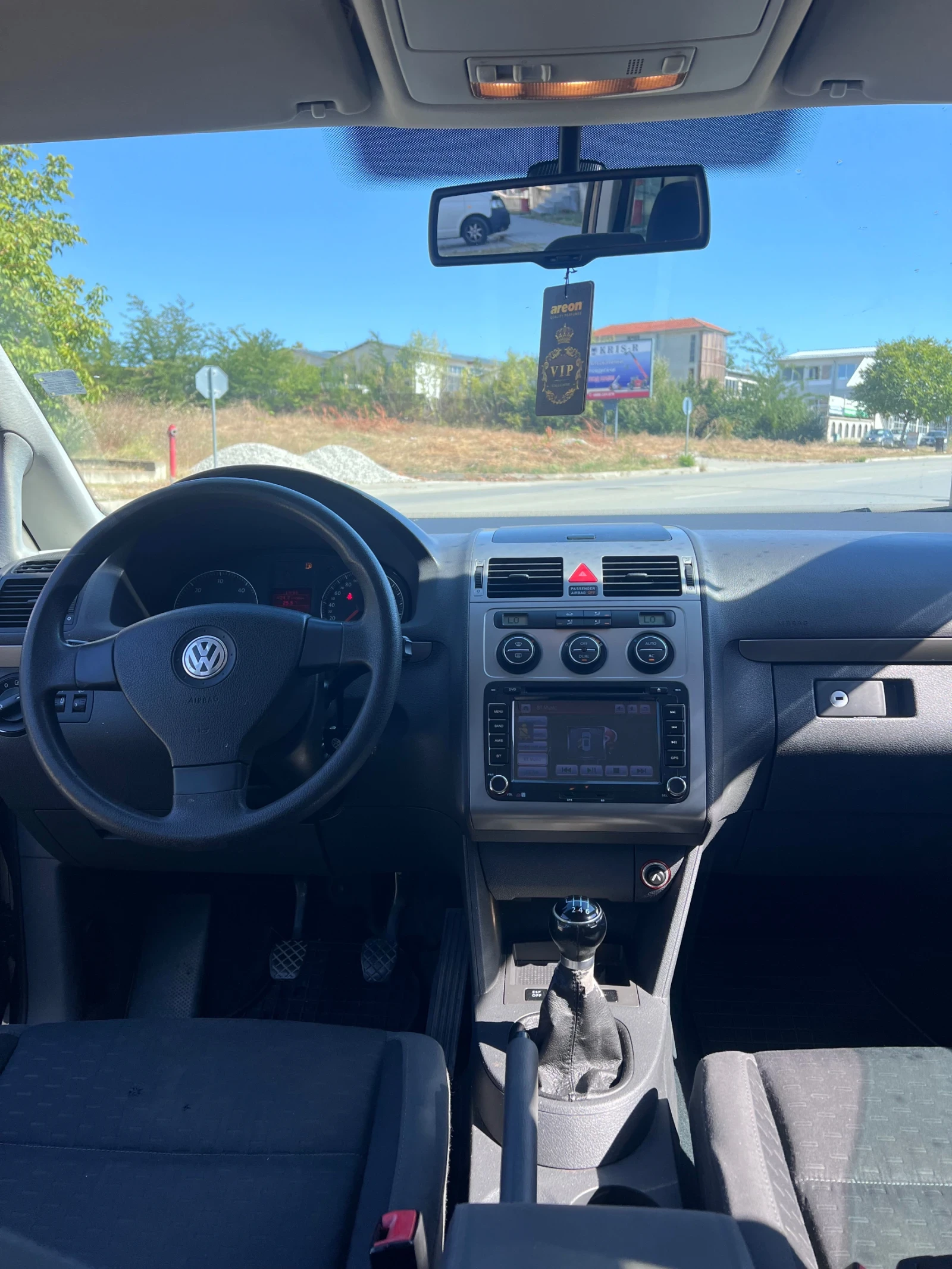 VW Touran 2.0Tdi, снимка 10 - Автомобили и джипове - 56088963