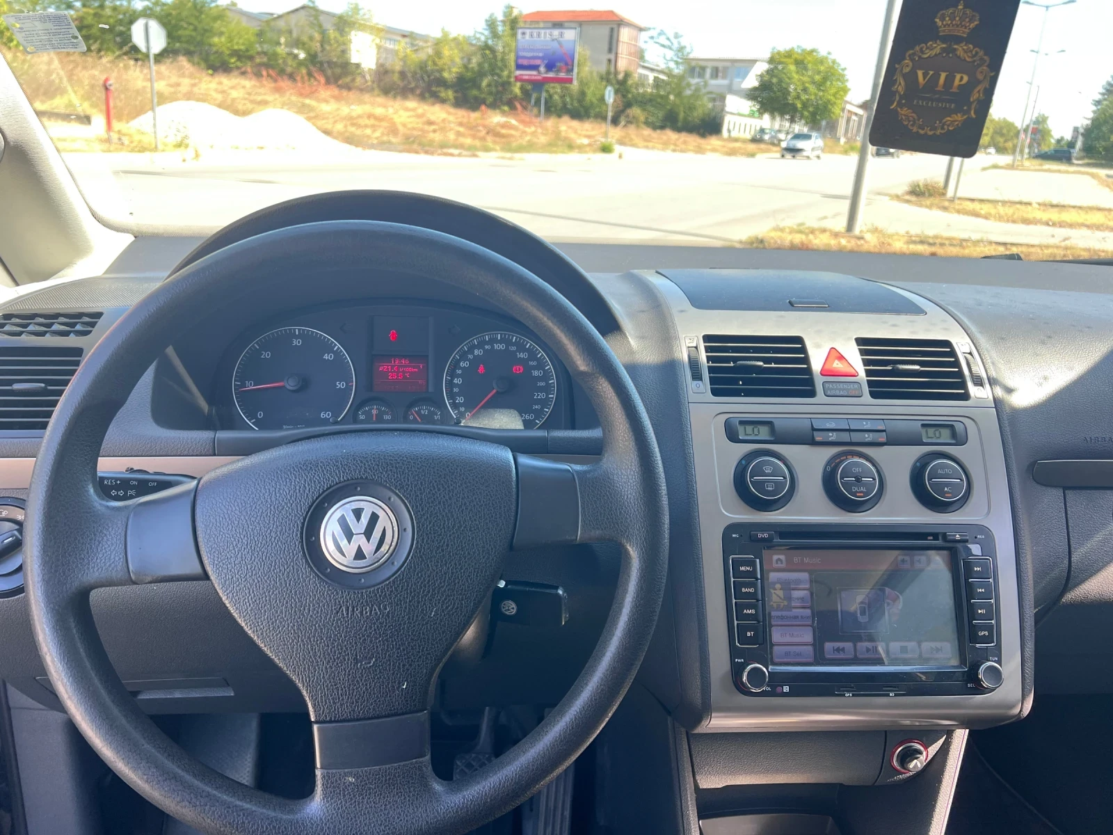 VW Touran 2.0Tdi, снимка 9 - Автомобили и джипове - 56088963