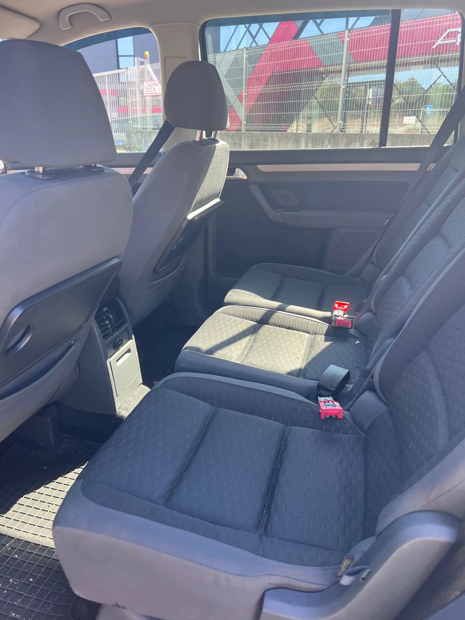 VW Touran 2.0Tdi, снимка 8 - Автомобили и джипове - 56088963