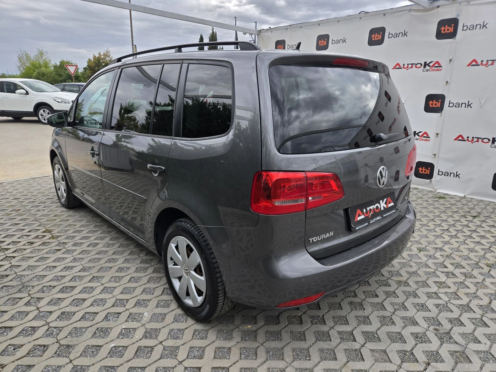 VW Touran 1.6TDI-105кс= АВТОМАТ= 7МЕСТА= АВТОПИЛОТ= ПАРКТРОН, снимка 5 - Автомобили и джипове - 56201278