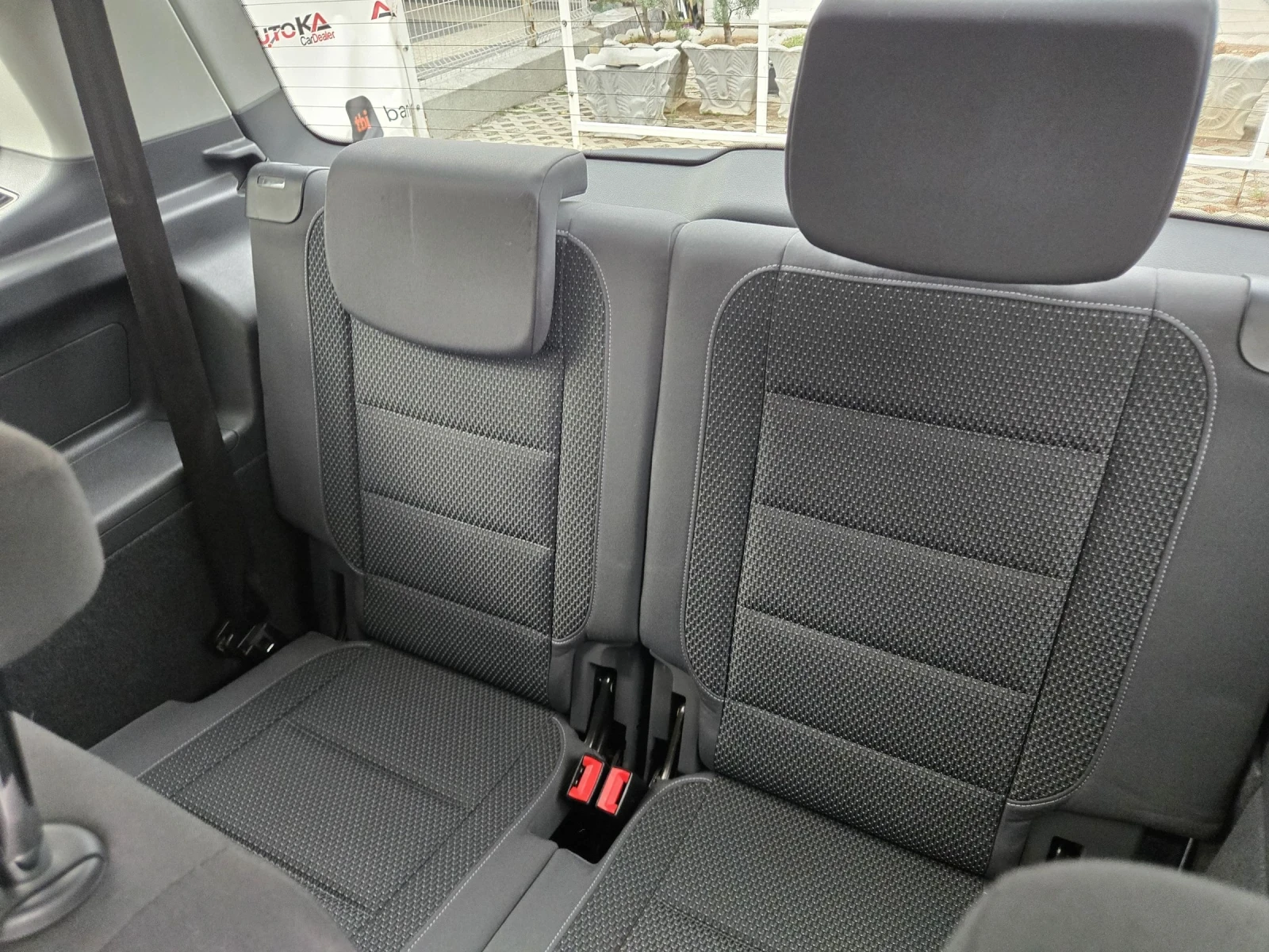 VW Touran 1.6TDI-105кс= АВТОМАТ= 7МЕСТА= АВТОПИЛОТ= ПАРКТРОН, снимка 10 - Автомобили и джипове - 56201278