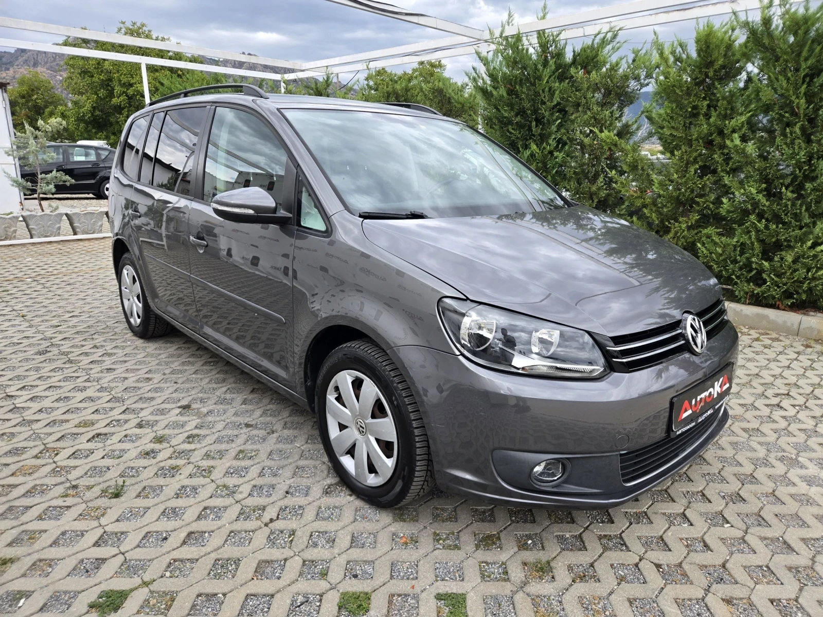 VW Touran 1.6TDI-105кс= АВТОМАТ= 7МЕСТА= АВТОПИЛОТ= ПАРКТРОН, снимка 2 - Автомобили и джипове - 56201278