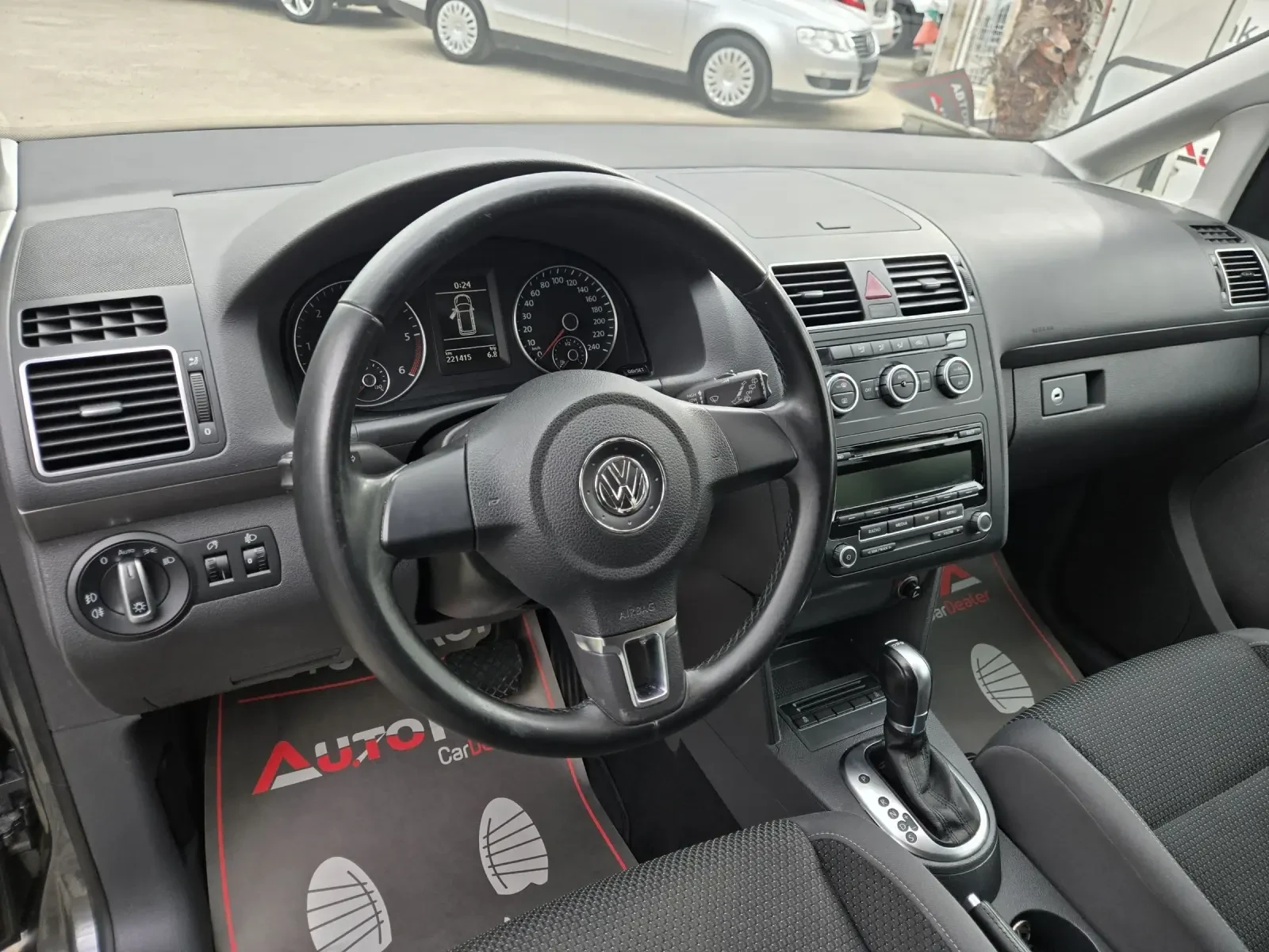 VW Touran 1.6TDI-105кс= АВТОМАТ= 7МЕСТА= АВТОПИЛОТ= ПАРКТРОН, снимка 8 - Автомобили и джипове - 56201278