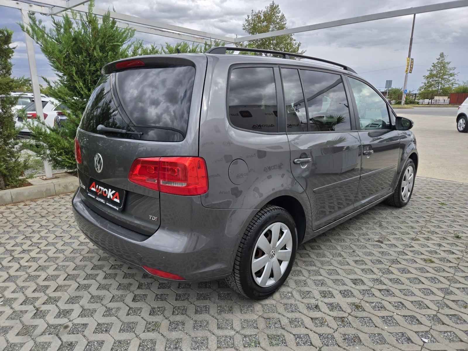 VW Touran 1.6TDI-105кс= АВТОМАТ= 7МЕСТА= АВТОПИЛОТ= ПАРКТРОН, снимка 3 - Автомобили и джипове - 56201278