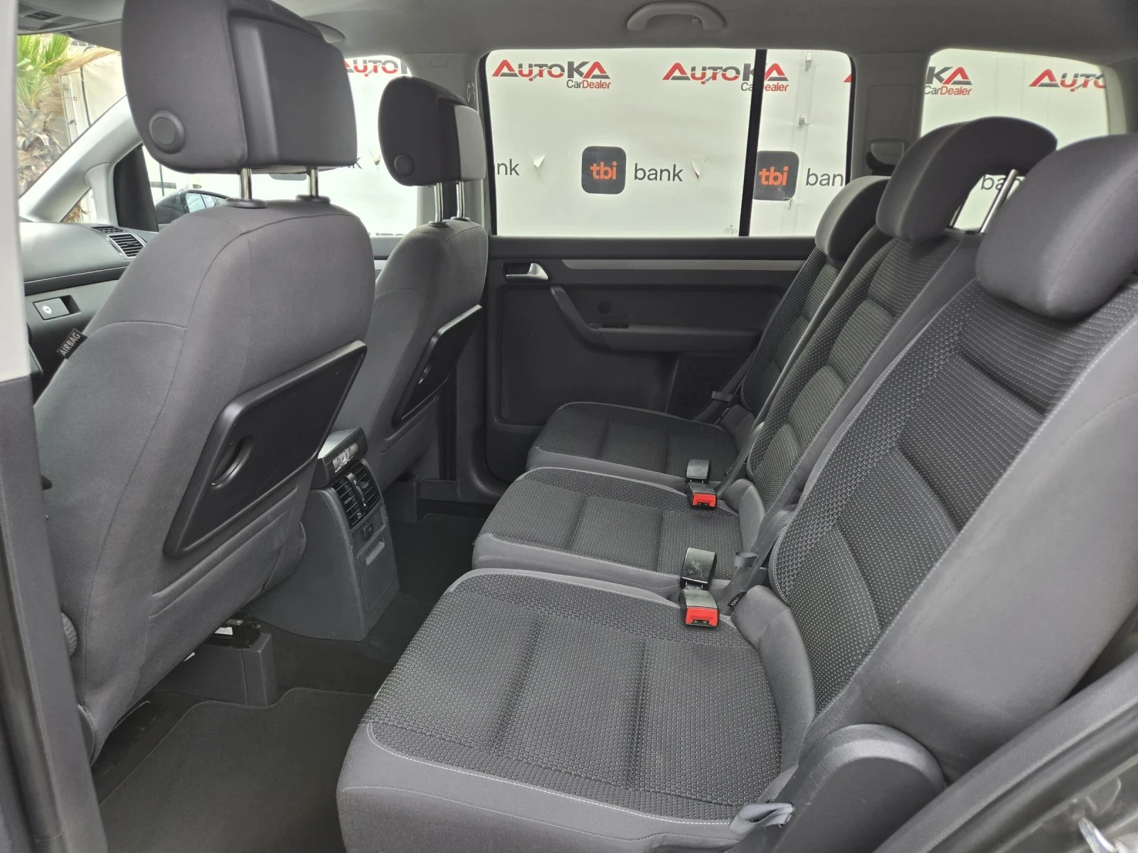 VW Touran 1.6TDI-105кс= АВТОМАТ= 7МЕСТА= АВТОПИЛОТ= ПАРКТРОН, снимка 9 - Автомобили и джипове - 56201278