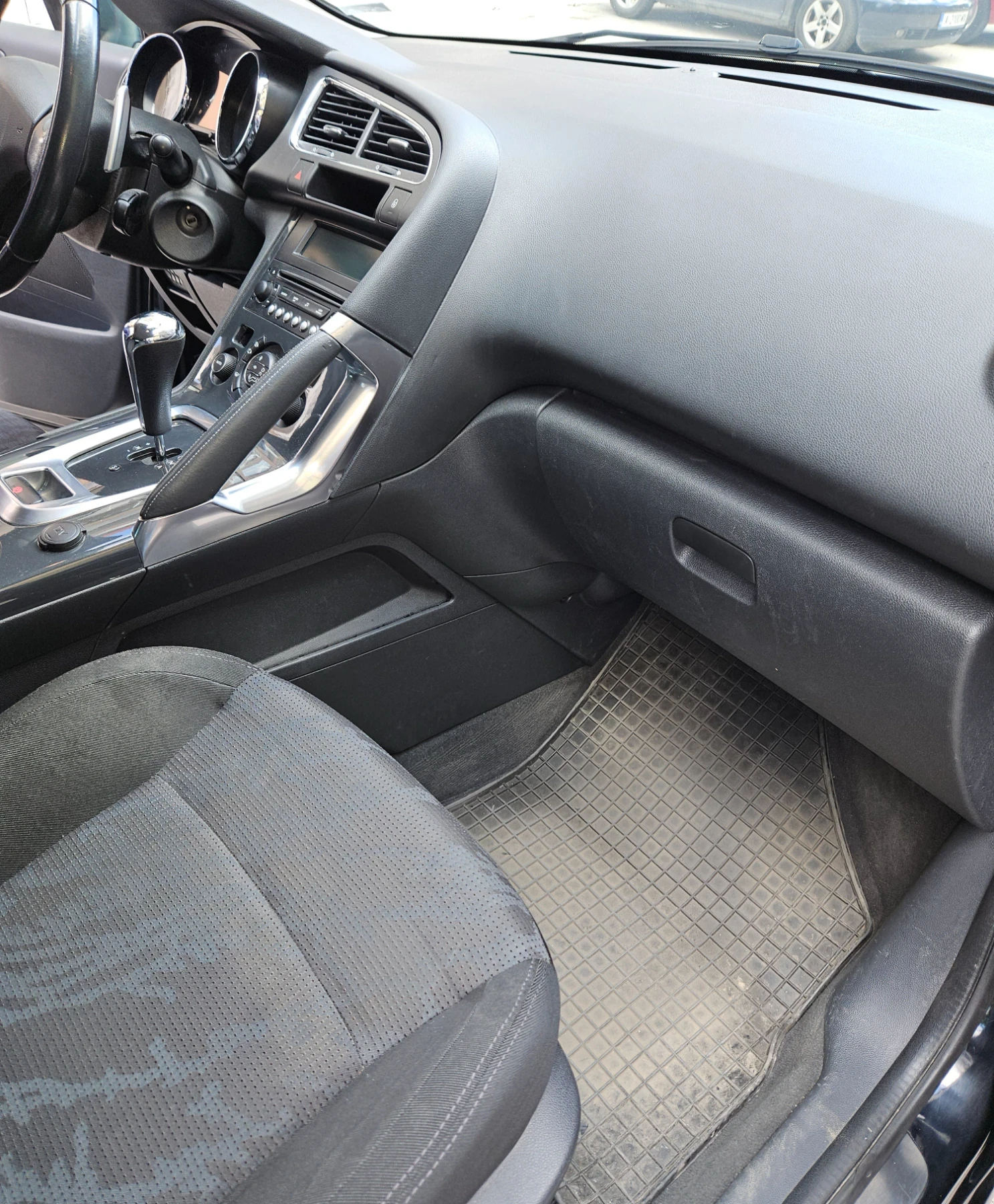 Peugeot 3008 1.6, снимка 9 - Автомобили и джипове - 56299928