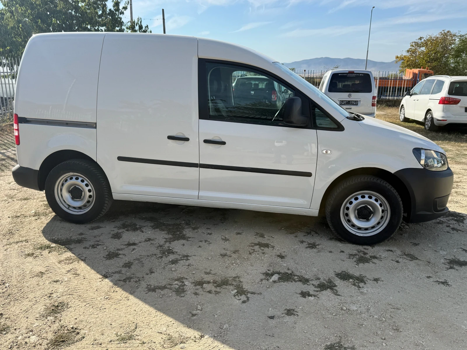 VW Caddy 1.6 TDI, снимка 6 - Автомобили и джипове - 56384074