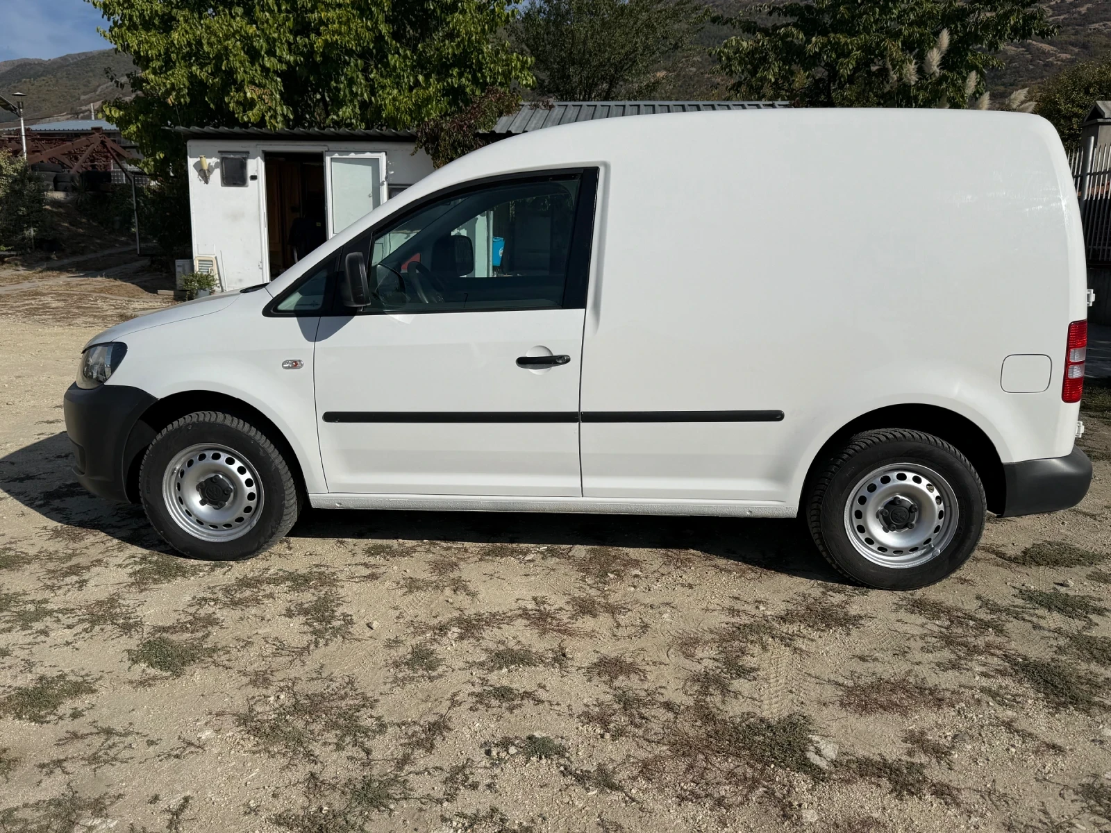 VW Caddy 1.6 TDI, снимка 4 - Автомобили и джипове - 56384074