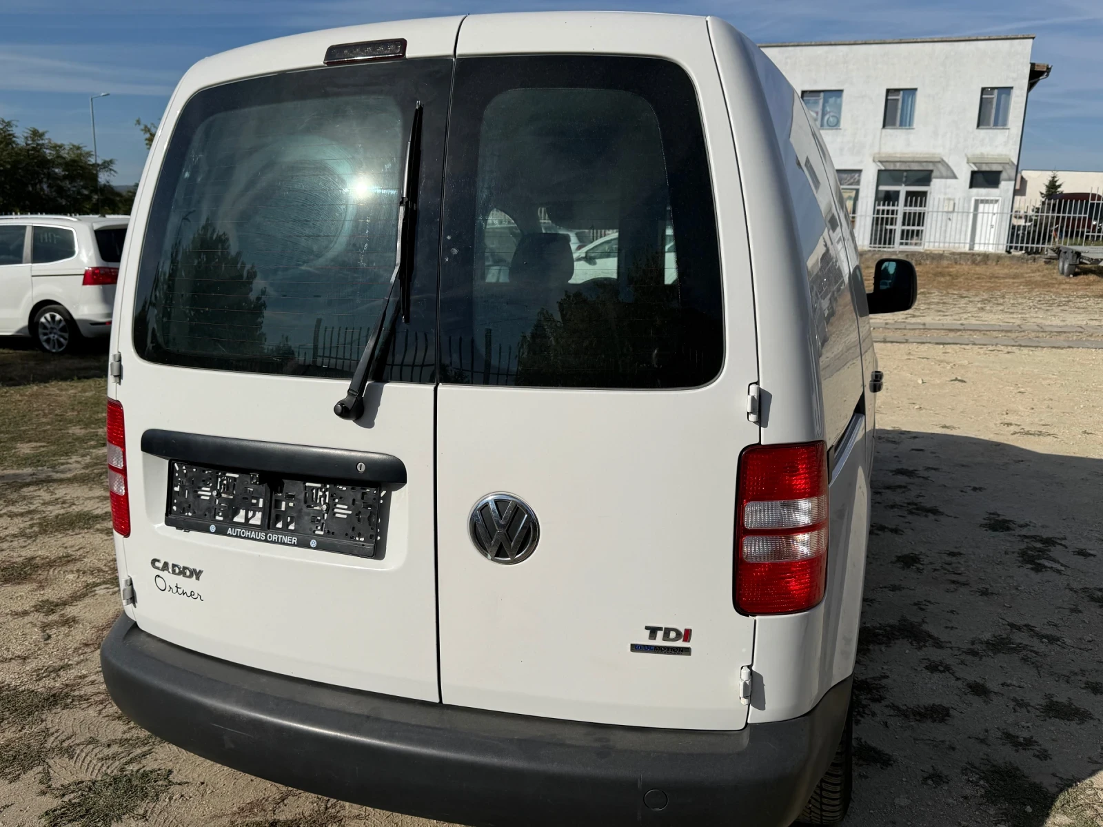 VW Caddy 1.6 TDI, снимка 7 - Автомобили и джипове - 56384074
