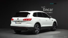 VW Touareg Premium* 3.0TDI* ПОДГРЕВ* ОБДУХ* ДИСТРОНИК* МАСАЖИ, снимка 3