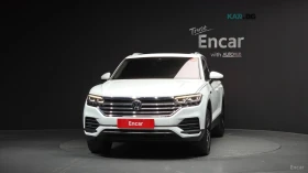 VW Touareg Premium* 3.0TDI* ПОДГРЕВ* ОБДУХ* ДИСТРОНИК* МАСАЖИ, снимка 2